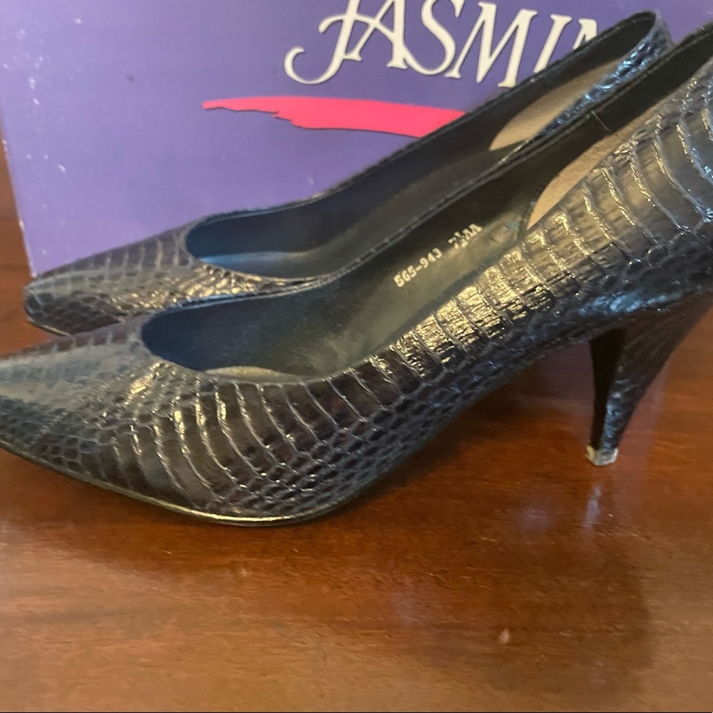 💙✨💫 Vintage in box navy snakeskin heel size women’s 7 1/2 very good condition